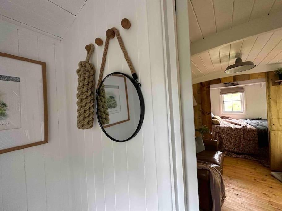 בודמין Cornwall Woodland Shepherd'S Hut Deirdres Hut מראה חיצוני תמונה