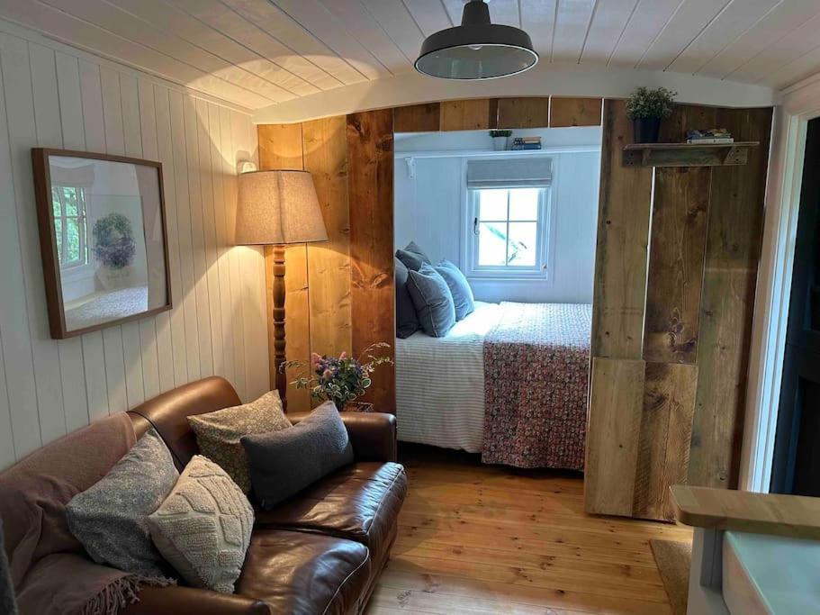 בודמין Cornwall Woodland Shepherd'S Hut Deirdres Hut מראה חיצוני תמונה
