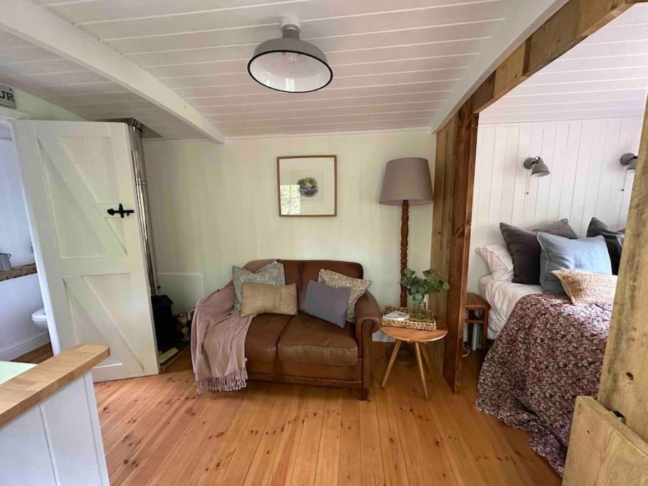 בודמין Cornwall Woodland Shepherd'S Hut Deirdres Hut מראה חיצוני תמונה