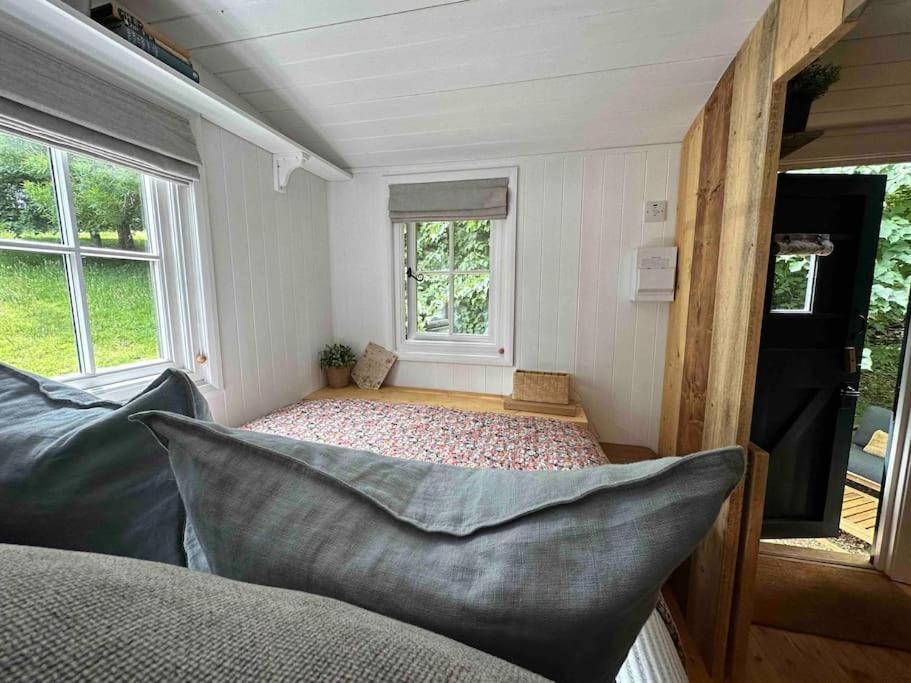 בודמין Cornwall Woodland Shepherd'S Hut Deirdres Hut מראה חיצוני תמונה